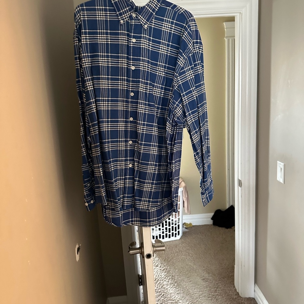 Eddie Bauer Blue and White Casual Button Down Shirt